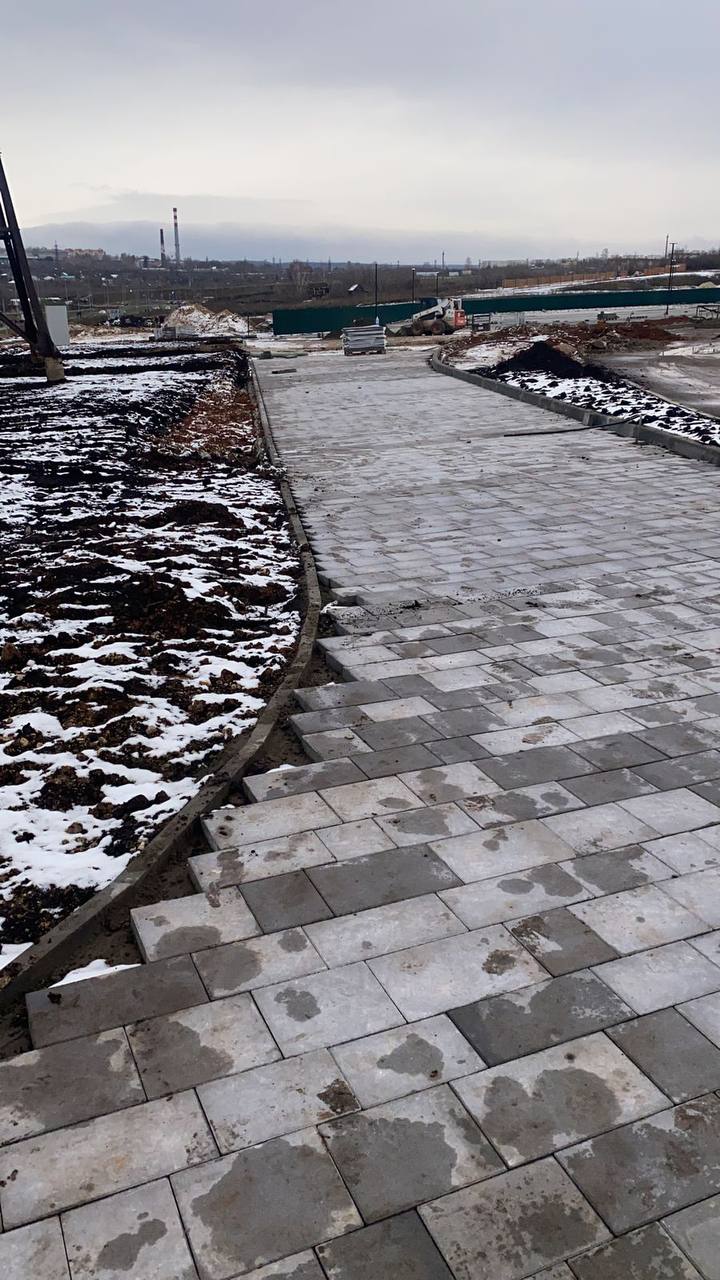 Пешеходная дорожка из брусчатки